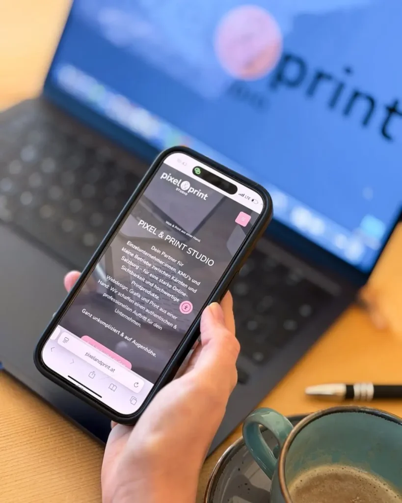 Pixel and Print Seite auf Laptop und Handy